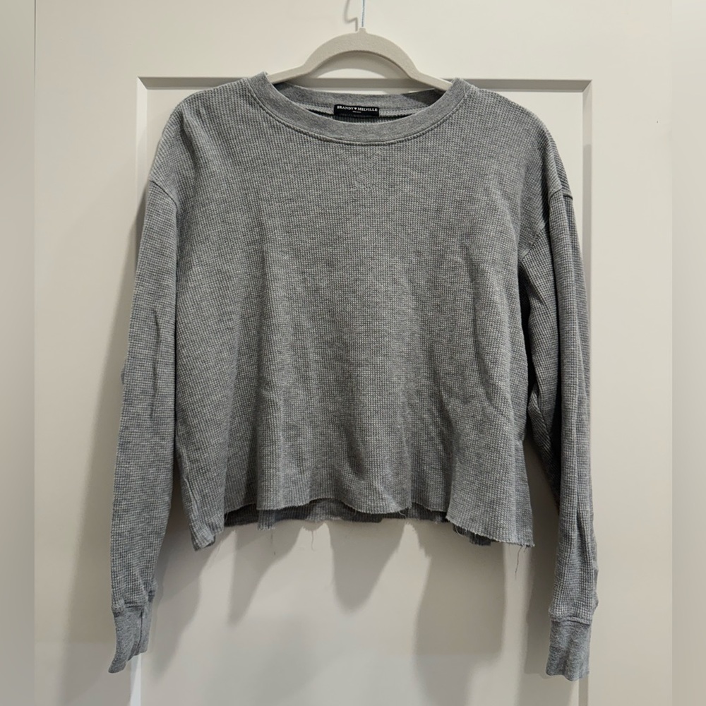 ⭐️Brandy Melville: Grey Waffle Long-Sleeve⭐️